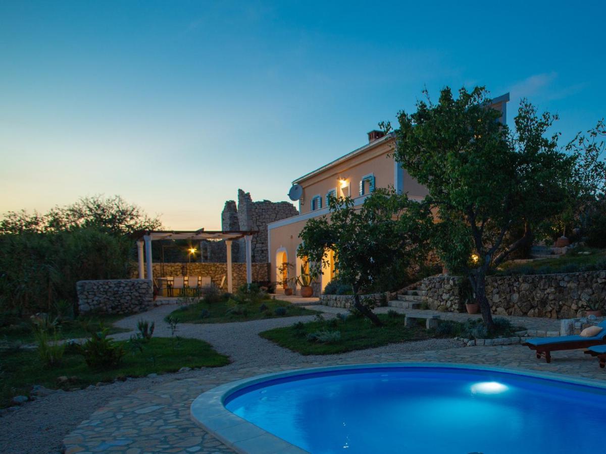 Villa Cesarica ノヴァリャ エクステリア 写真